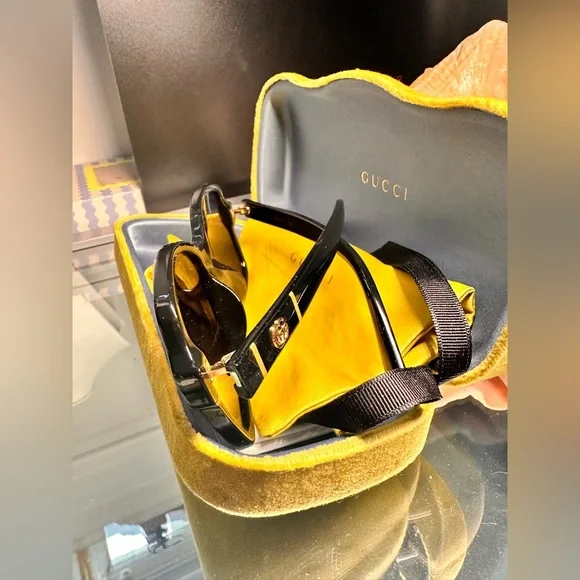 GUCCI Black Square Sunglasses - Picture 2 of 10